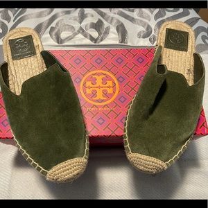 🤩 Stylish Tory Burch Khaki Suede Espadrille Slides - size 7.5 US.  Style 42982
